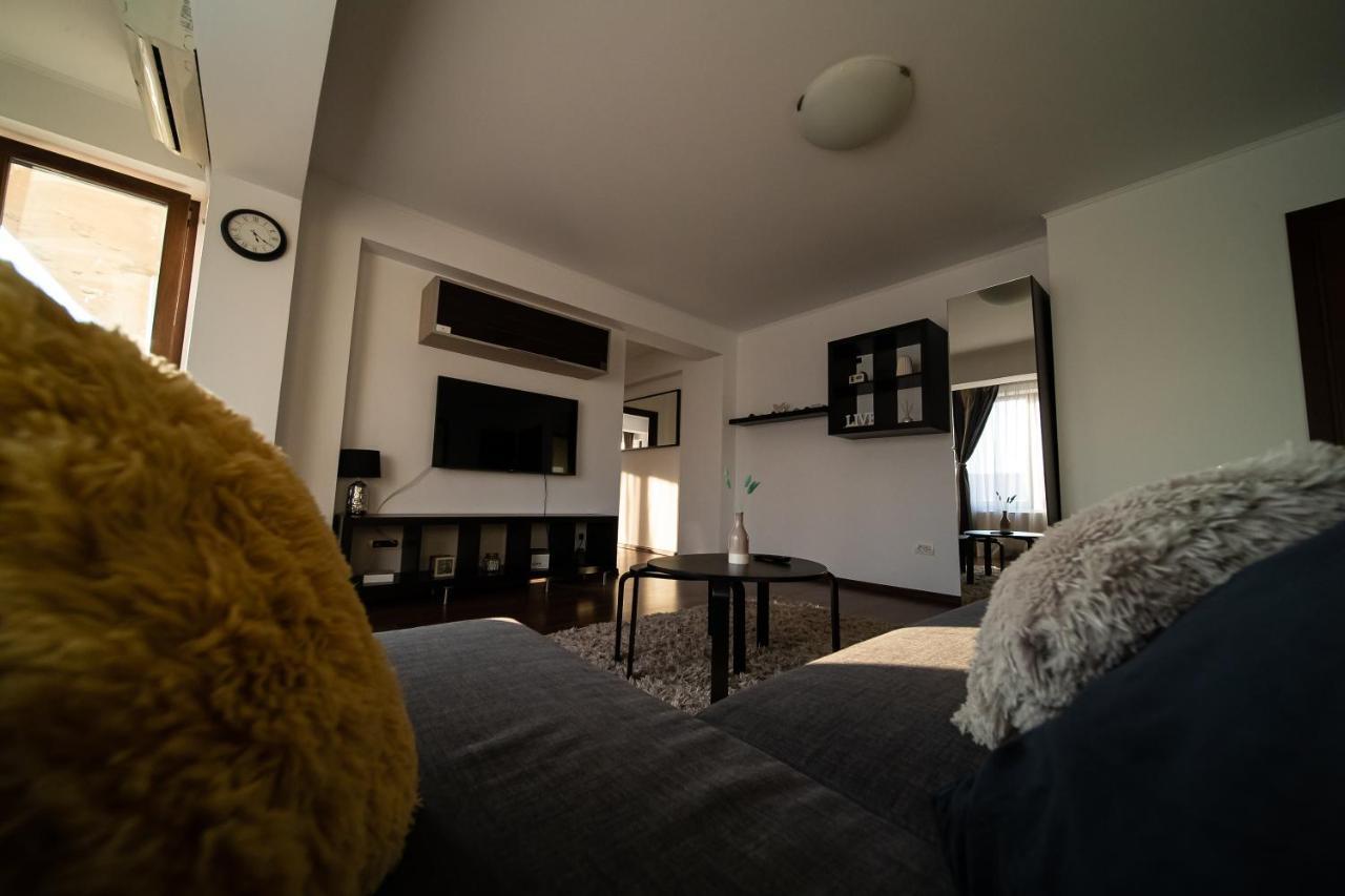 Apartament Tatu Bar&Grill オトペニ エクステリア 写真