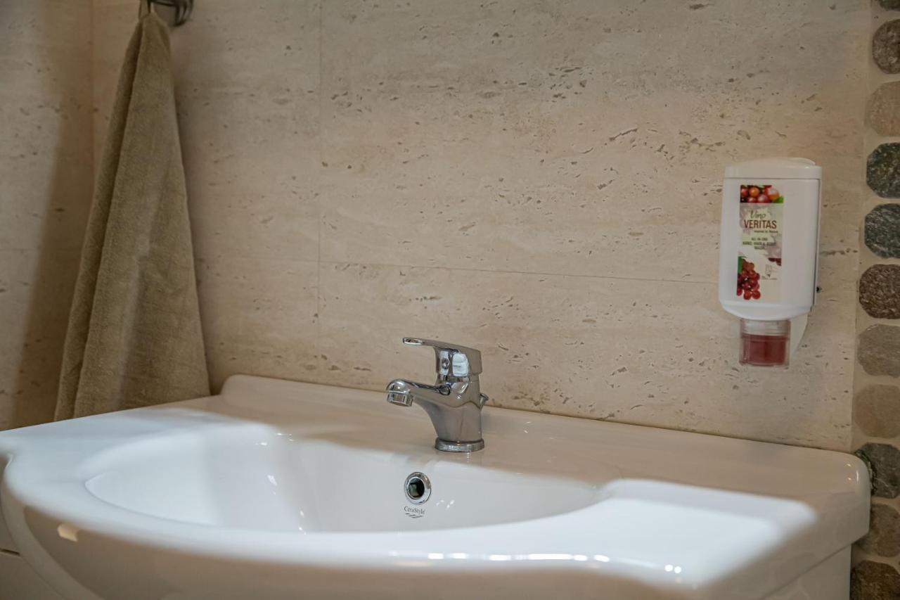Apartament Tatu Bar&Grill オトペニ エクステリア 写真