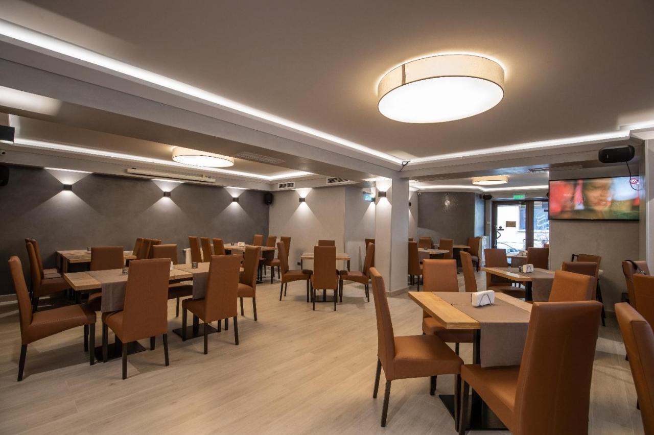 Apartament Tatu Bar&Grill オトペニ エクステリア 写真